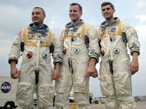 शहीद अंतरीक्ष योद्धा : गस इवान ग्रासीम, एडवर्ड एच व्हाईट द्वीतिय और रोजर बी कैफ़ी(“Gus” Ivan Grissom, Edward H. White II and Roger B. Chaffee)