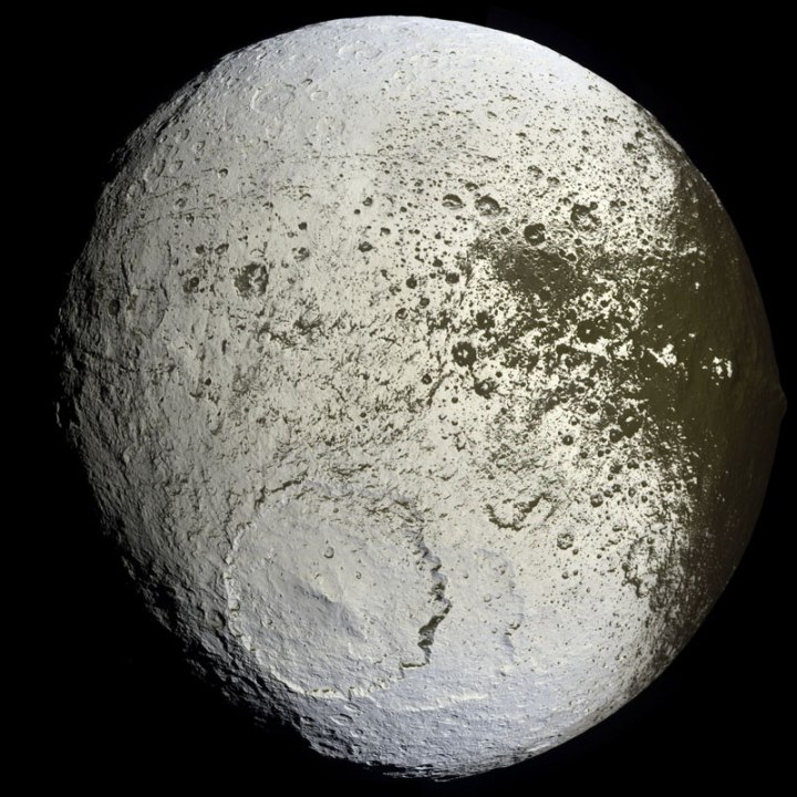iapetus cassini