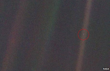 वायेजर 1 द्वारा ली गयी पृथ्वी की तस्वीर: The Pale Blue Dot