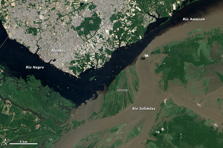 रिवो निग्रो तथा रिवो सोलिमोएस का संगम अंतरिक्ष से