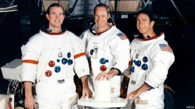 इस अभियान में शामिल डेविड स्कॉट, एल्फ़्रेड वोर्डन और जेम्स इरविन तस्वीर में नज़र आ रहे हैं