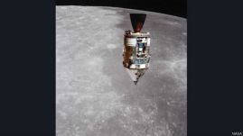 वोर्डन ने इस दौरान कई बार पृथ्वी का उदय होते हुए भी देखा.