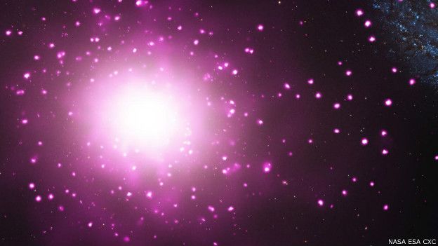 यह अंतरिक्ष की सबसे घनी आकाशगंगा है। एम60-यूसीडी1 नामक आकाशगंगा का वजन हमारे सूर्य से 20 करोड़ गुना ज़्यादा है और यह पृथ्वी से करीब 5.4 करोड़ प्रकाश वर्ष दूर है।