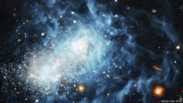 इसे बौना आकाशगंगा कहते हैं, आई ज़्विकी 18(i zwicky 18)। यह हमारी आकाशगंगा मिल्की वे से भी छोटी है। यह 5.9 करोड़ प्रकाशवर्ष दूर है।