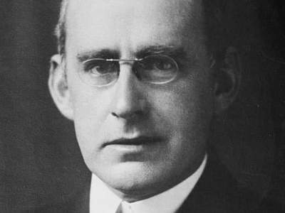 सर आर्थर स्टेनली एडिंगटन(Sir Arthur Stanley Eddington).
